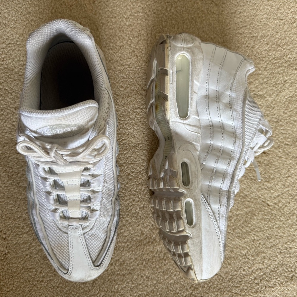 Nike Air Max: men’s 8/ women’s 9.5